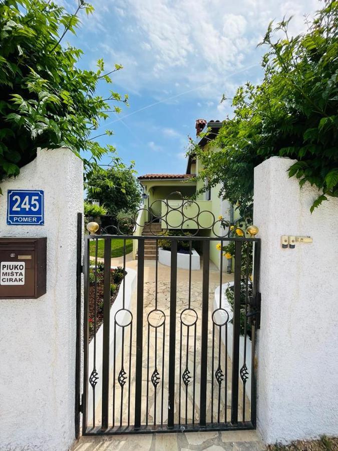 Pomerino Apartmans Esterno foto